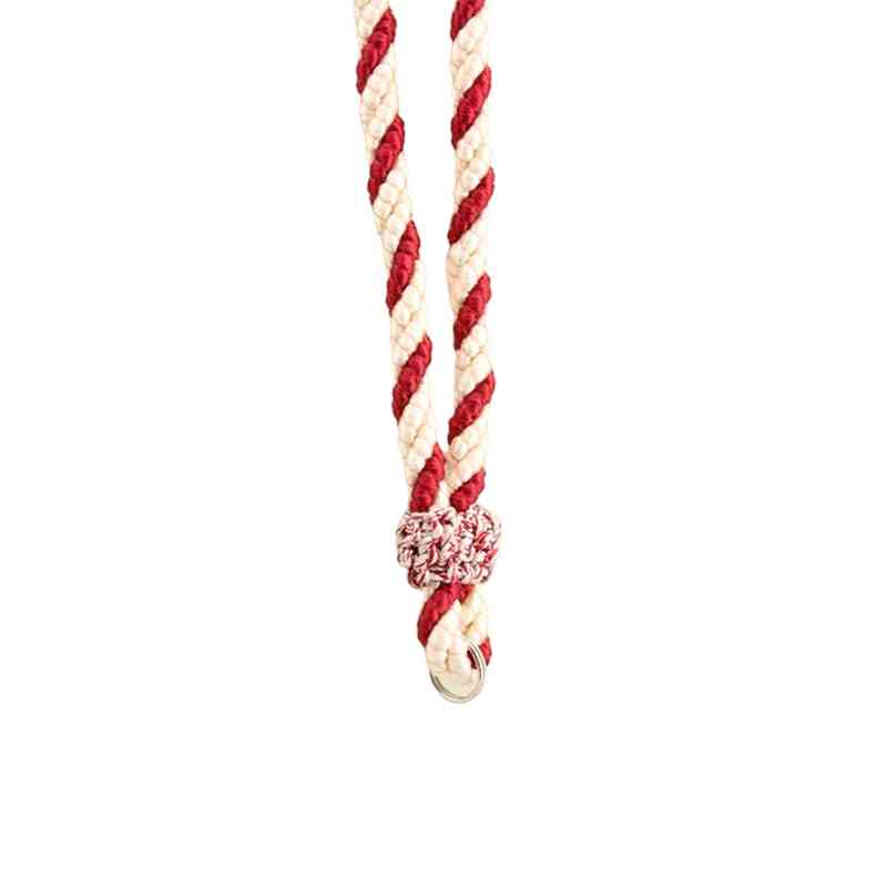 Fotografía de un cordón trenzado de tres cabos para medalla con dos beige y uno rojo.