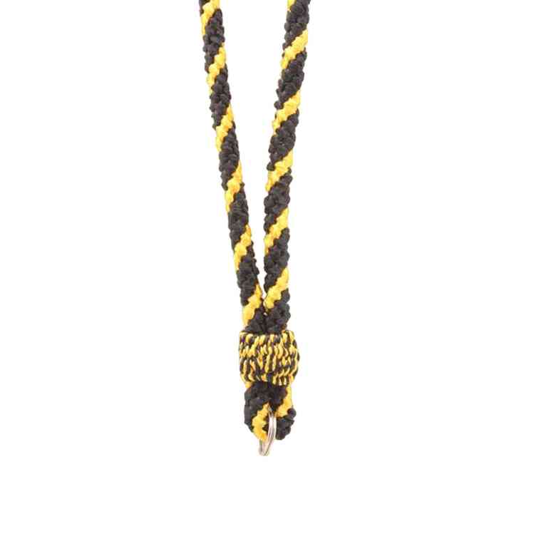 Fotografía de un cordón trenzado de tres cabos para medalla con dos negros y uno amarillo.