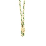 Fotografía de un cordón trenzado de tres cabos para medalla con dos de oro y uno verde esperanza.