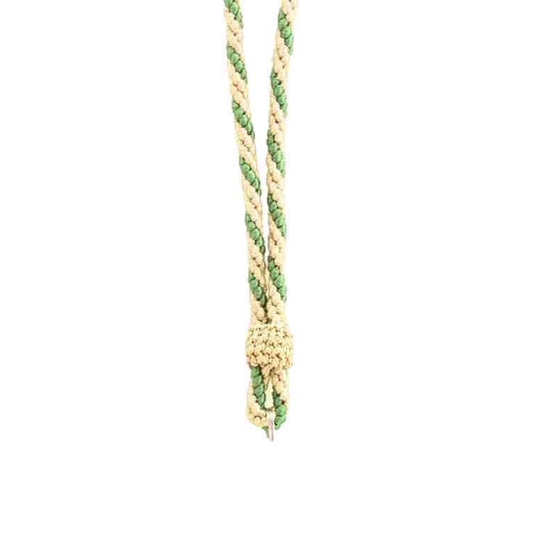 Fotografía de un cordón trenzado de tres cabos para medalla con dos de oro y uno verde esperanza.